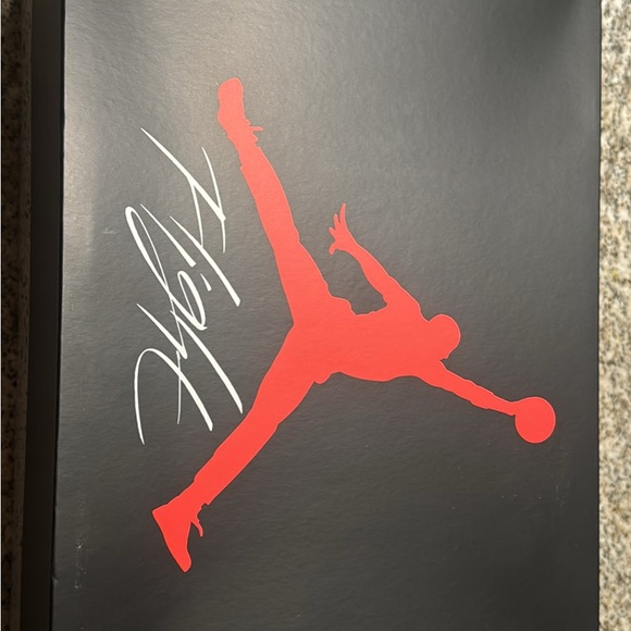 Jordan Sneakers White and Gray - Picture 3 of 3